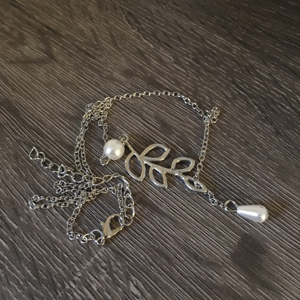Chic Necklace - Picture 4 of 7
